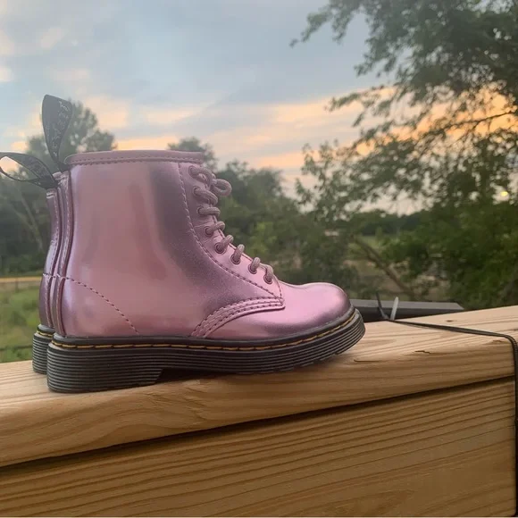 Dr. Martens Kids Boots in Metallic Purple - Picture 11 of 16